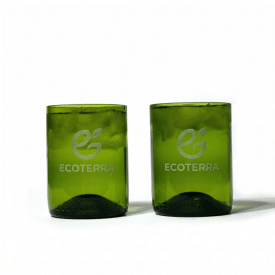 Grønn Sandblast AI mockup two green upcycled glasses with sandblasted corporate logos